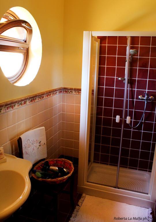 Il Casale Dei Conti Bed and Breakfast Barcellona Pozzo di Gotto Værelse billede