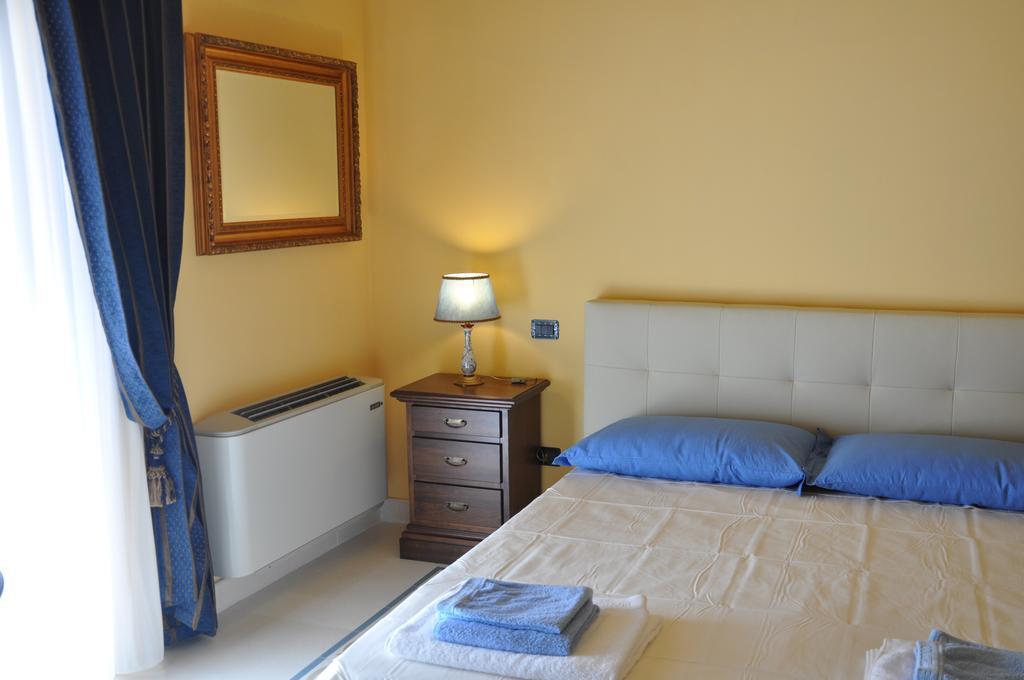 Il Casale Dei Conti Bed and Breakfast Barcellona Pozzo di Gotto Værelse billede